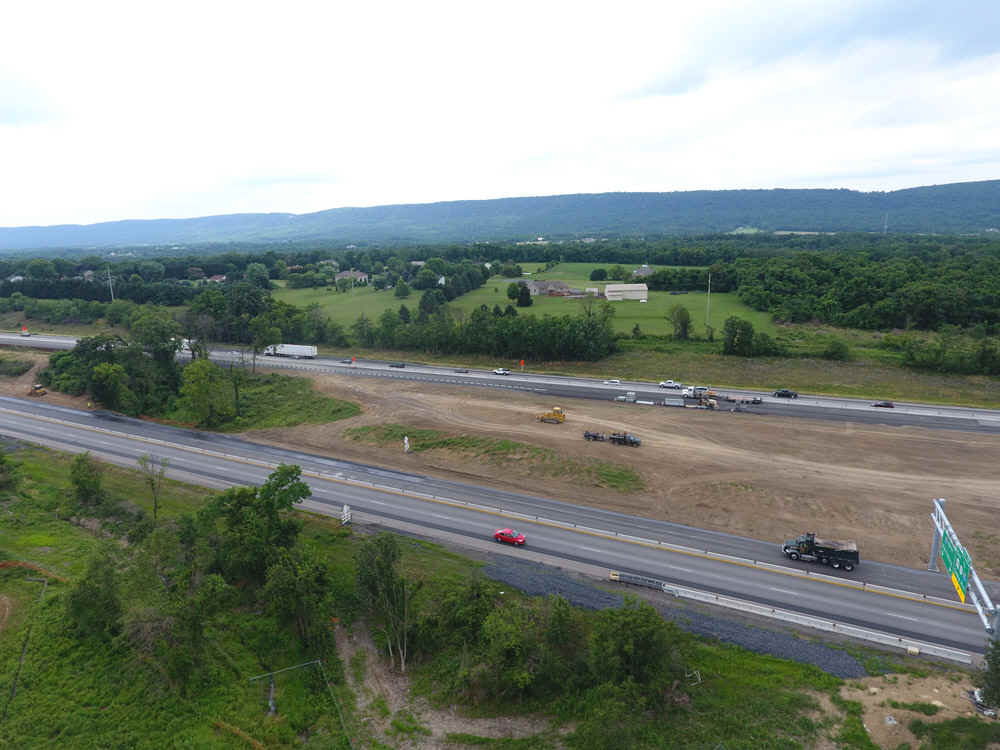 Road3.jpg (239384 bytes)