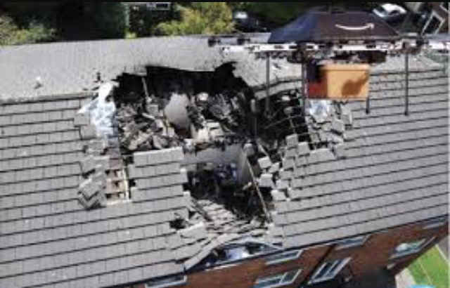 RoofDamage01.jpg (81002 bytes)